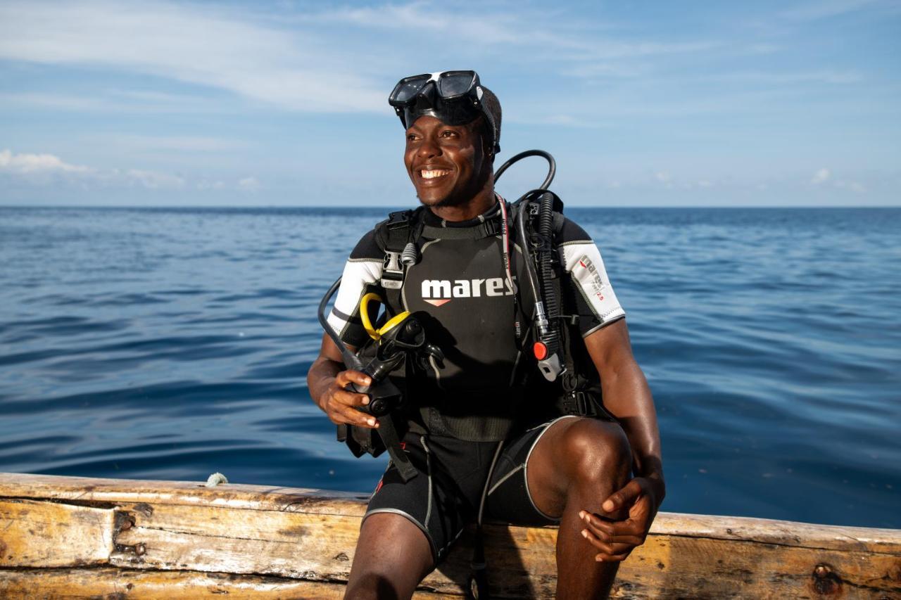 Отель The Mora Zanzibar Матемве Экстерьер фото A scuba diver